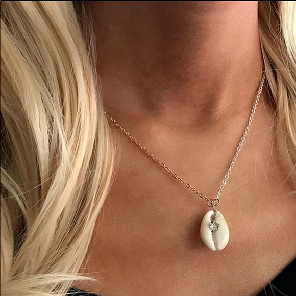 Jewelry - Rhinestone Shell Color Block Necklace